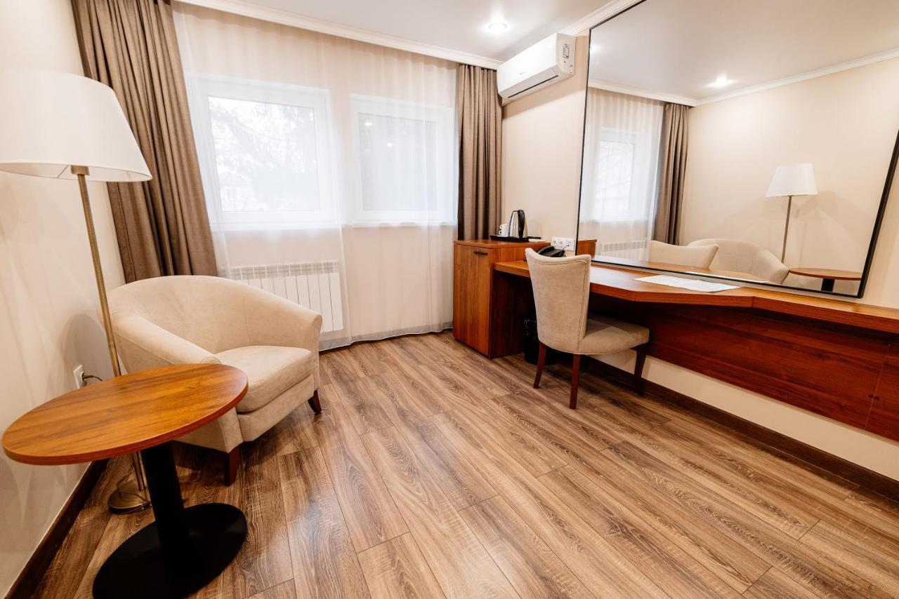 Chagala Hotel Oral Exteriör bild